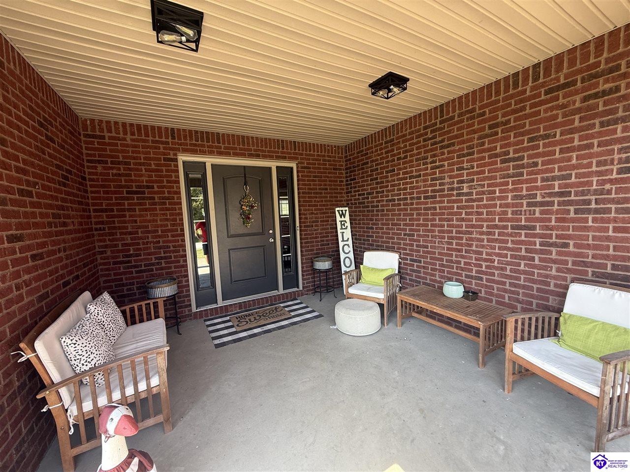 28 Arlington Drive Property Photo 4