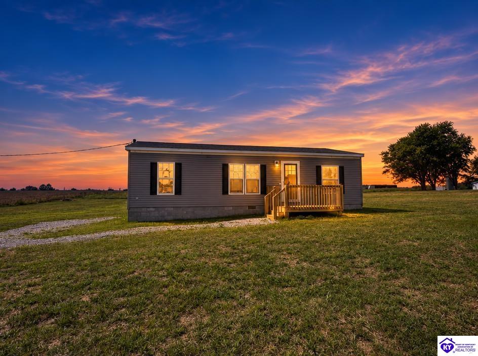 2059 W Highway 60 Property Photo 1