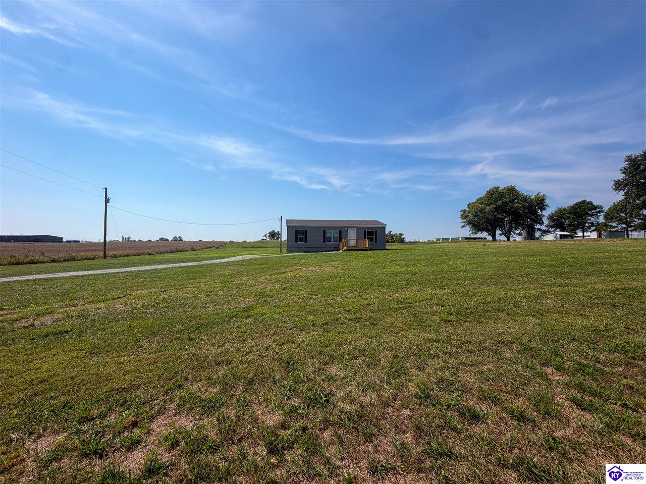 2059 W Highway 60 Property Photo 4