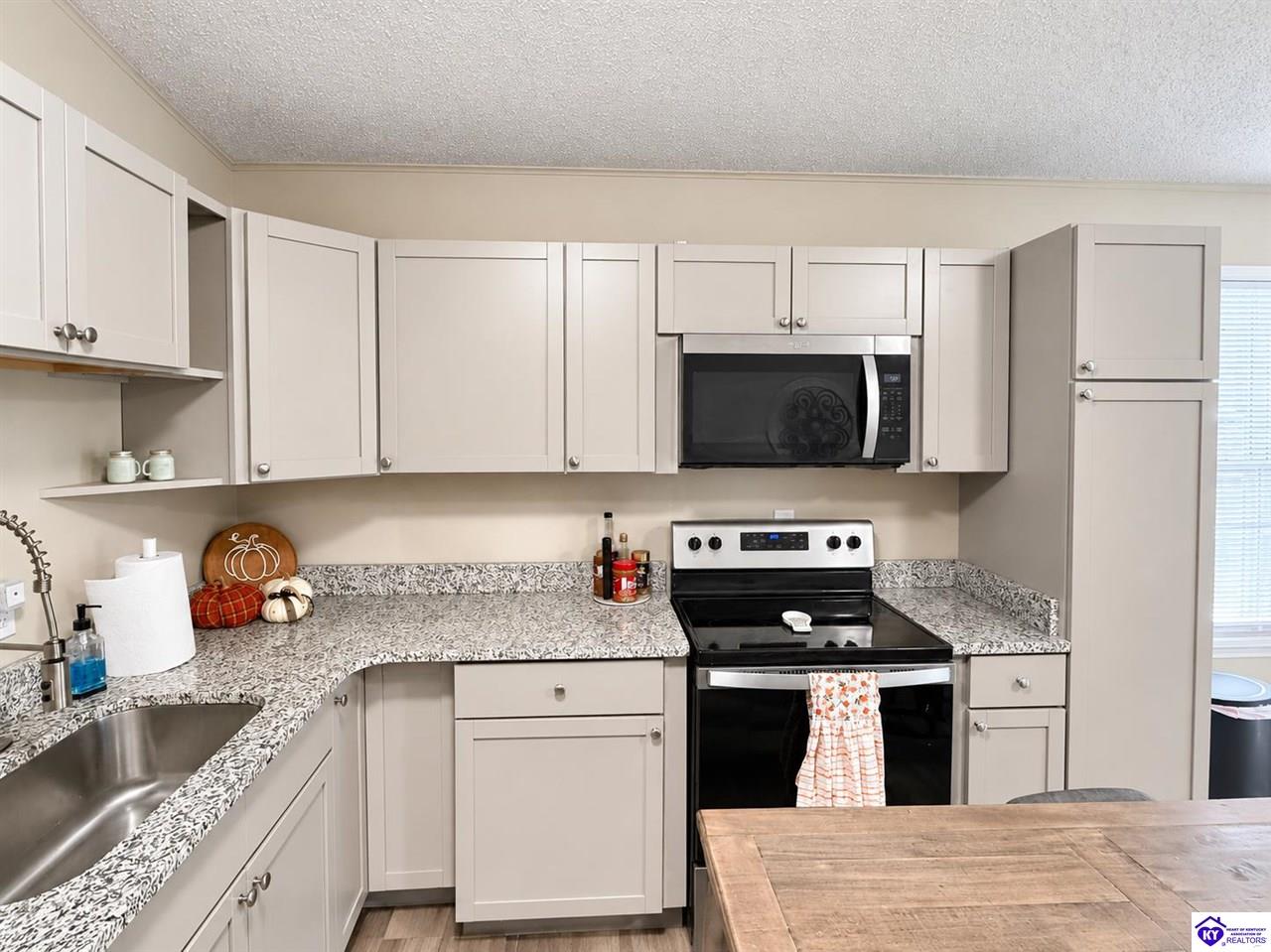 83 Tall Oak Court Property Photo 10