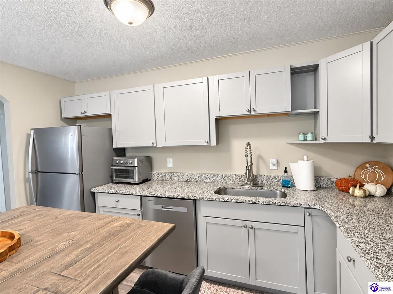 83 Tall Oak Court Property Photo 12