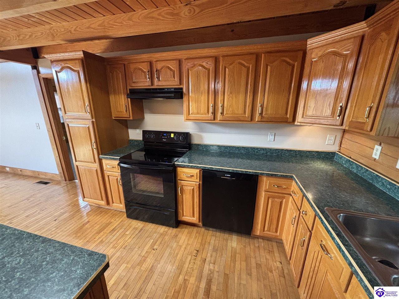 580 Hillcrest Drive Property Photo 18