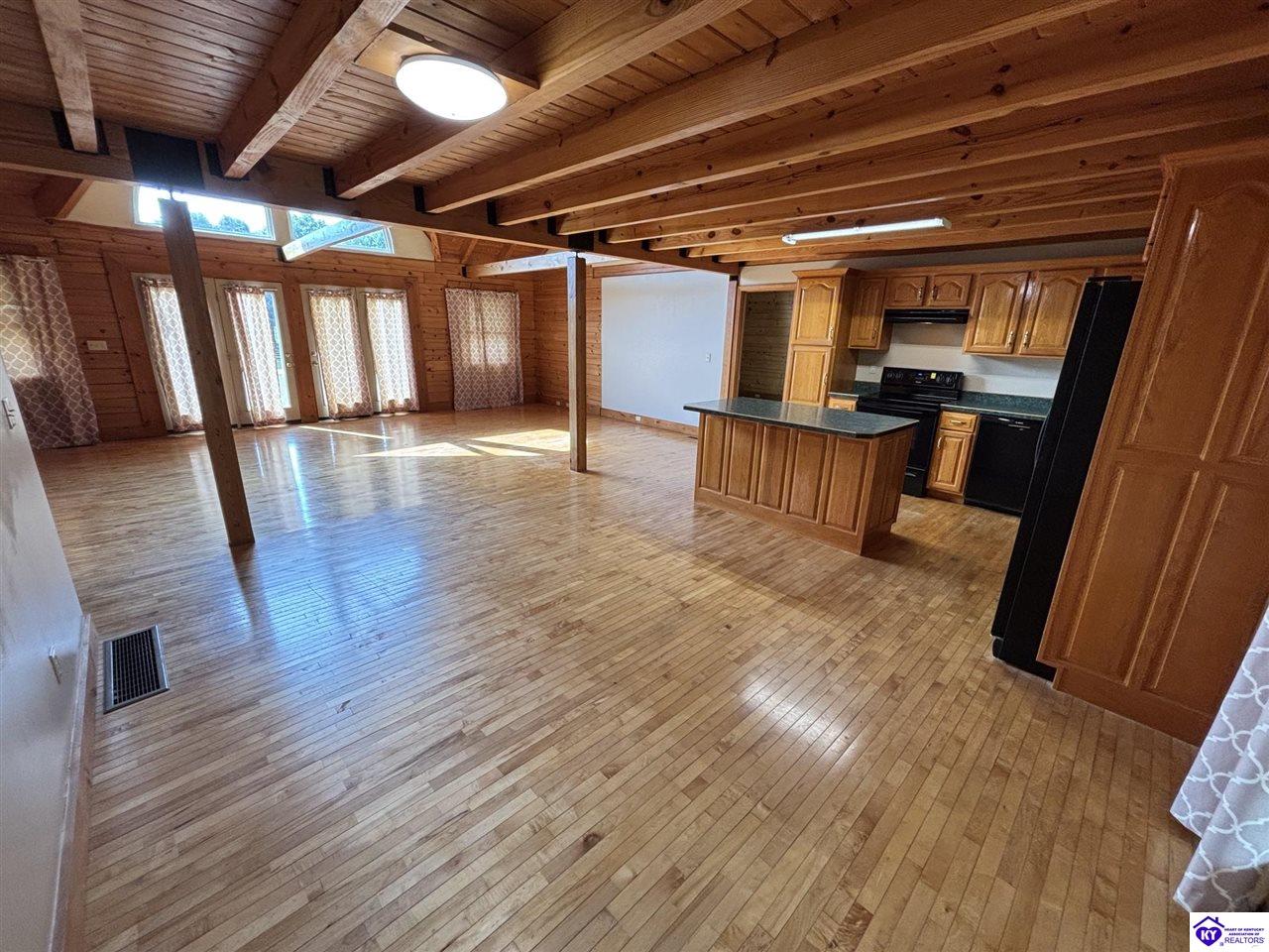 580 Hillcrest Drive Property Photo 21