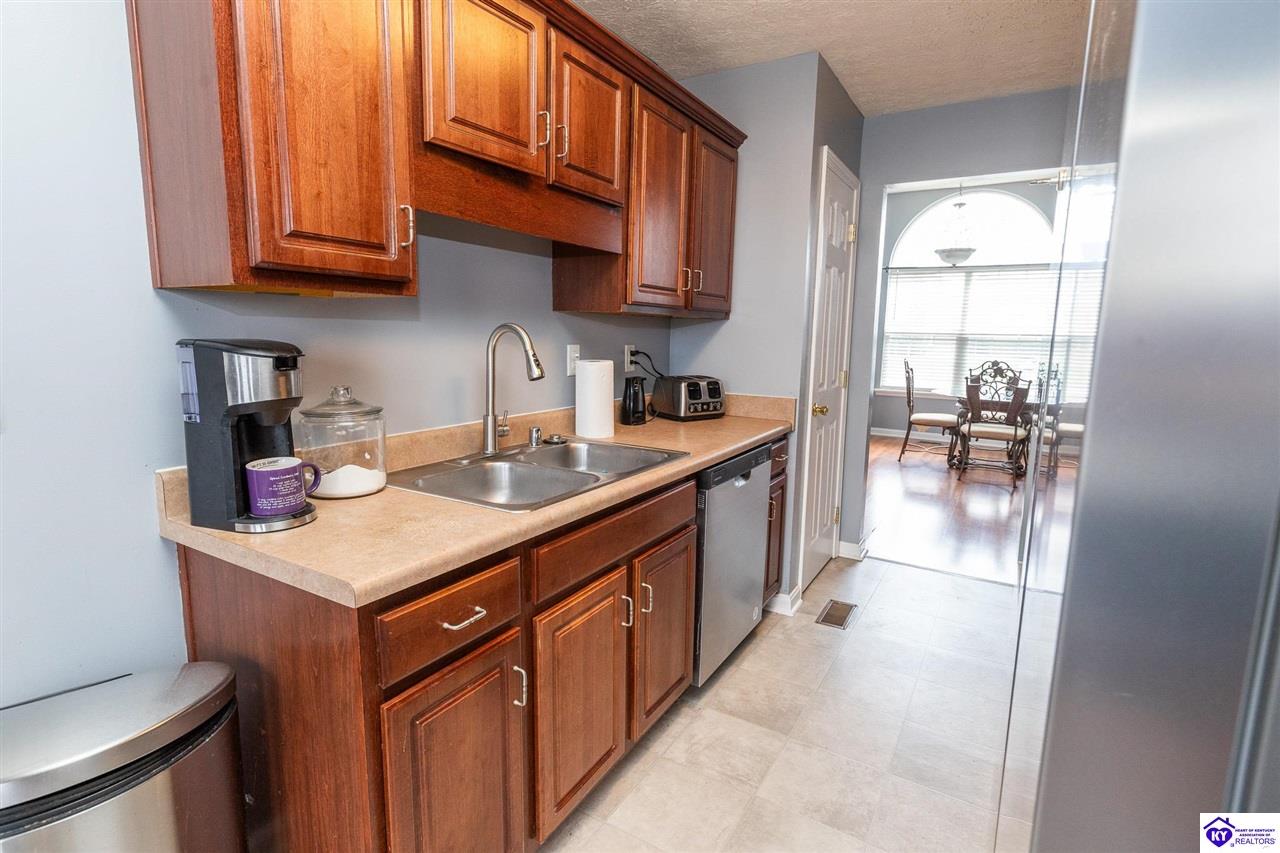 160 Halcomb Court Property Photo 8