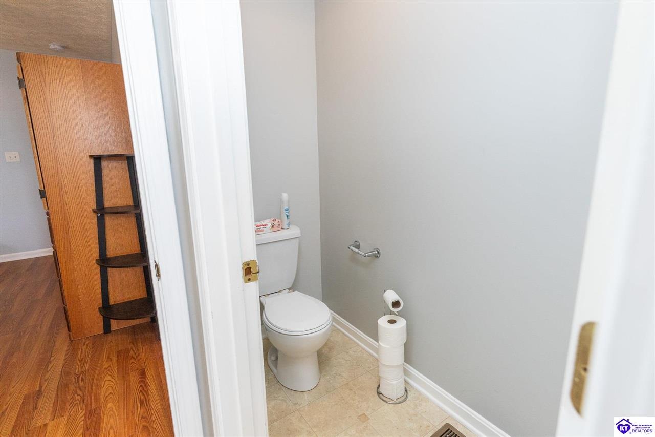 160 Halcomb Court Property Photo 23