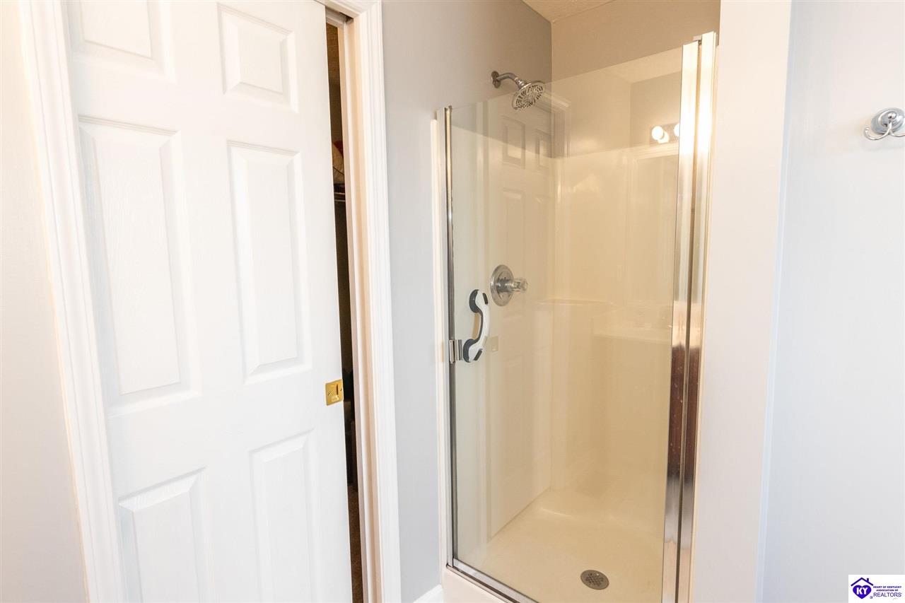 160 Halcomb Court Property Photo 27