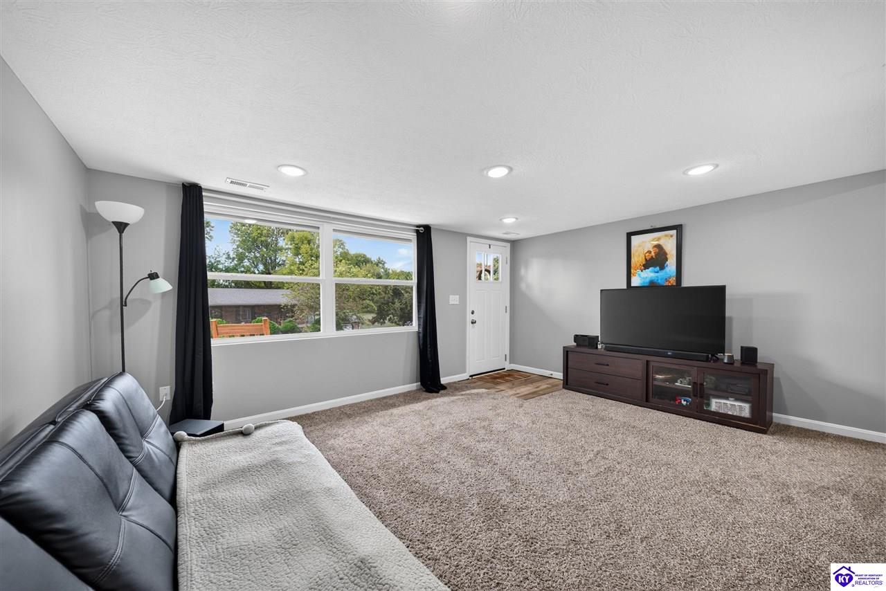 1107 Wooddale Road Property Photo 8