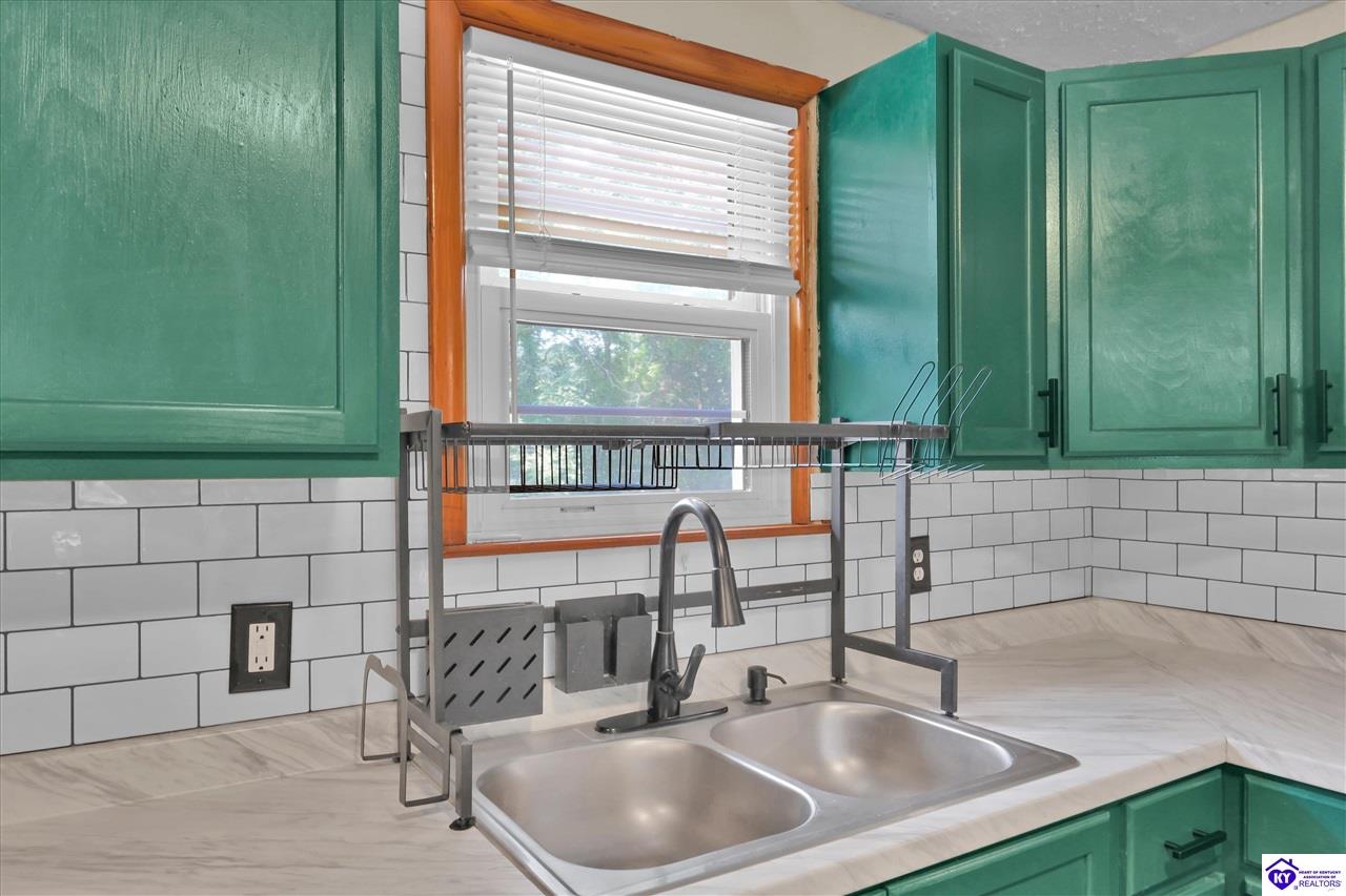 319 Park Avenue Property Photo 20