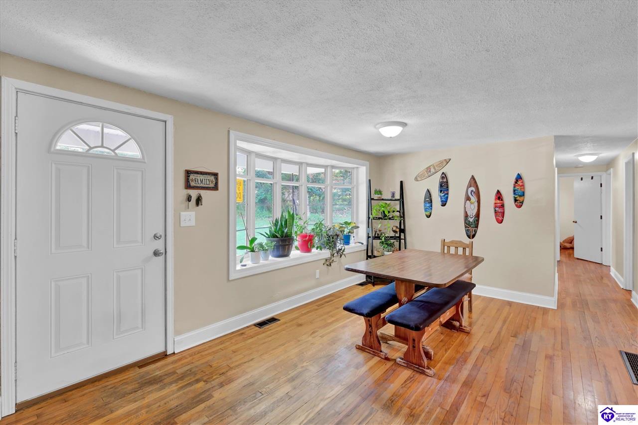 319 Park Avenue Property Photo 26