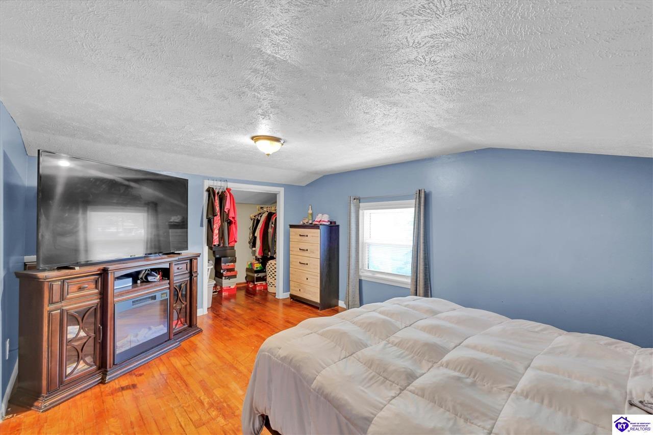 319 Park Avenue Property Photo 29