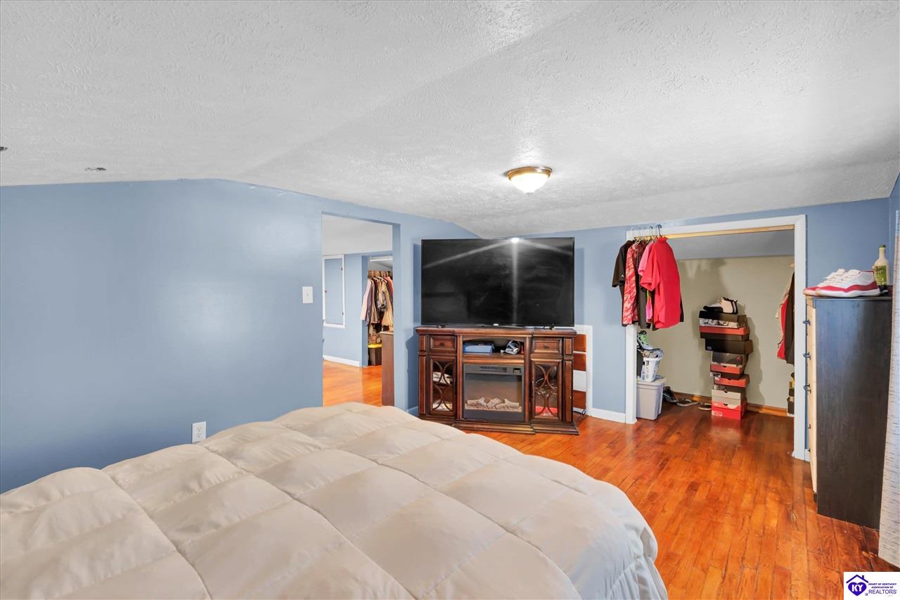 319 Park Avenue Property Photo 31