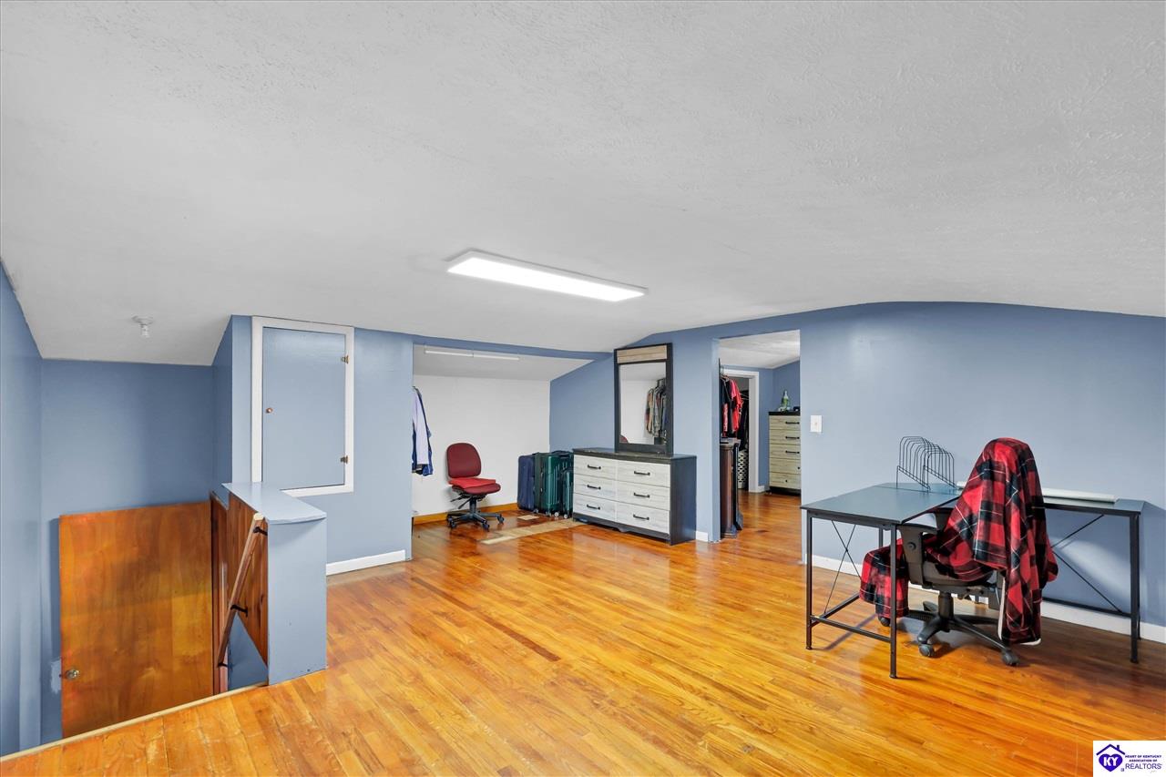 319 Park Avenue Property Photo 32