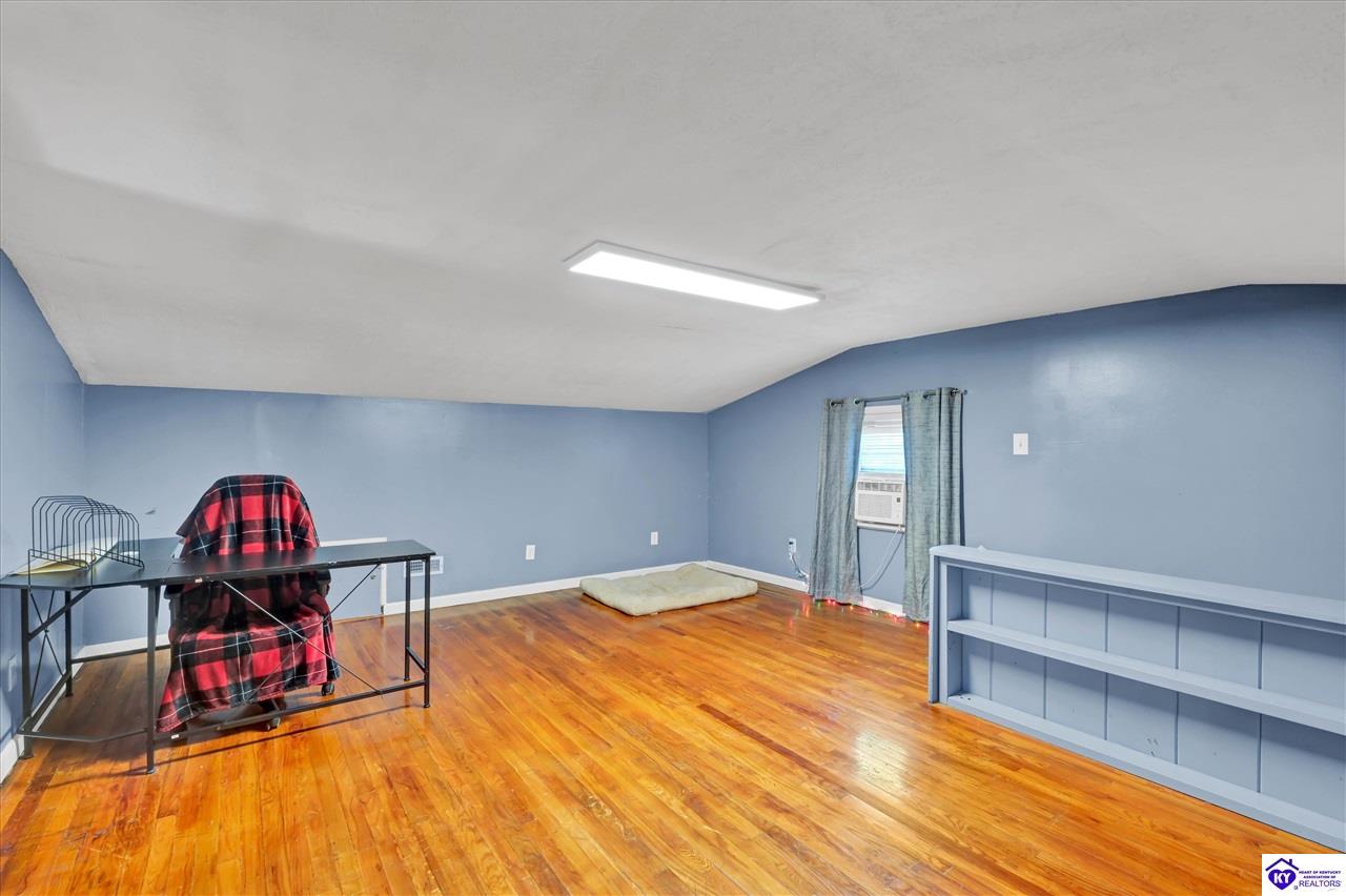 319 Park Avenue Property Photo 33