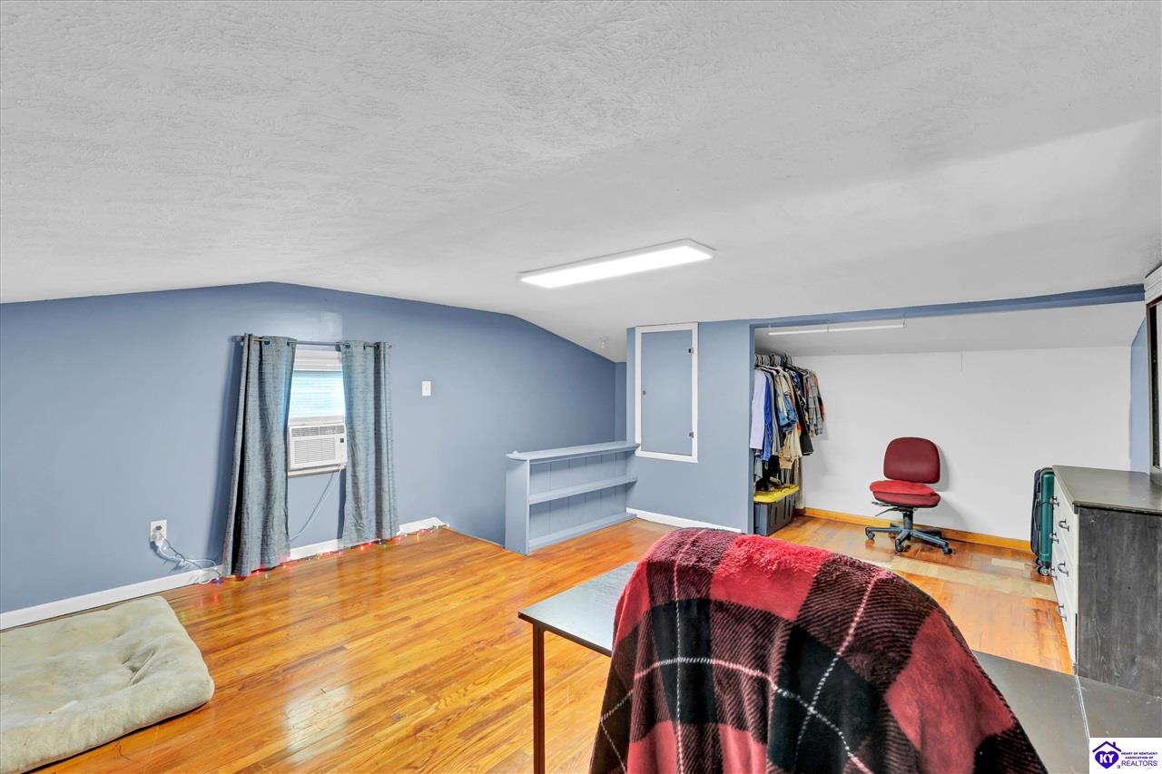 319 Park Avenue Property Photo 35