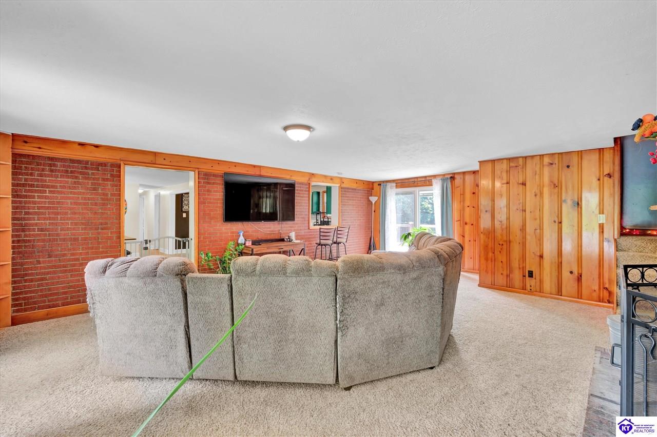 319 Park Avenue Property Photo 40