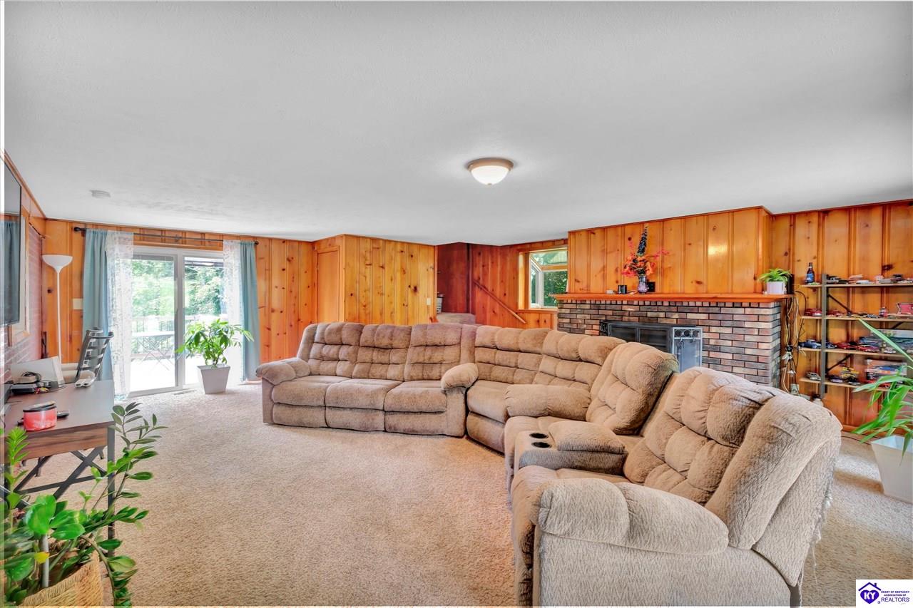 319 Park Avenue Property Photo 41