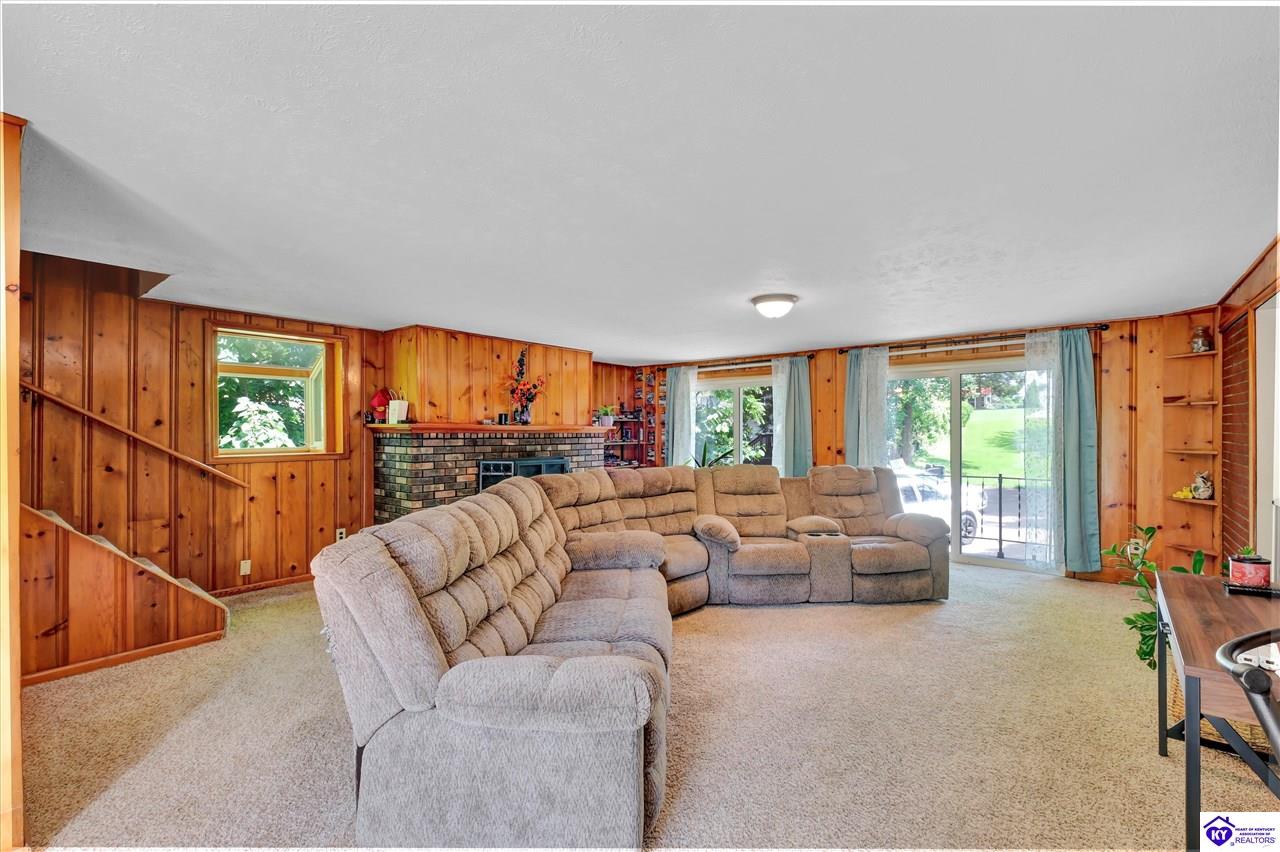 319 Park Avenue Property Photo 43