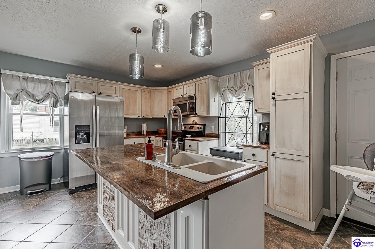 145 Nall Road Property Photo 8