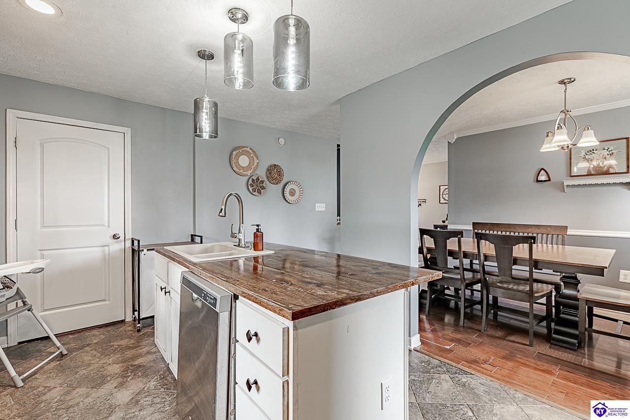 145 Nall Road Property Photo 10