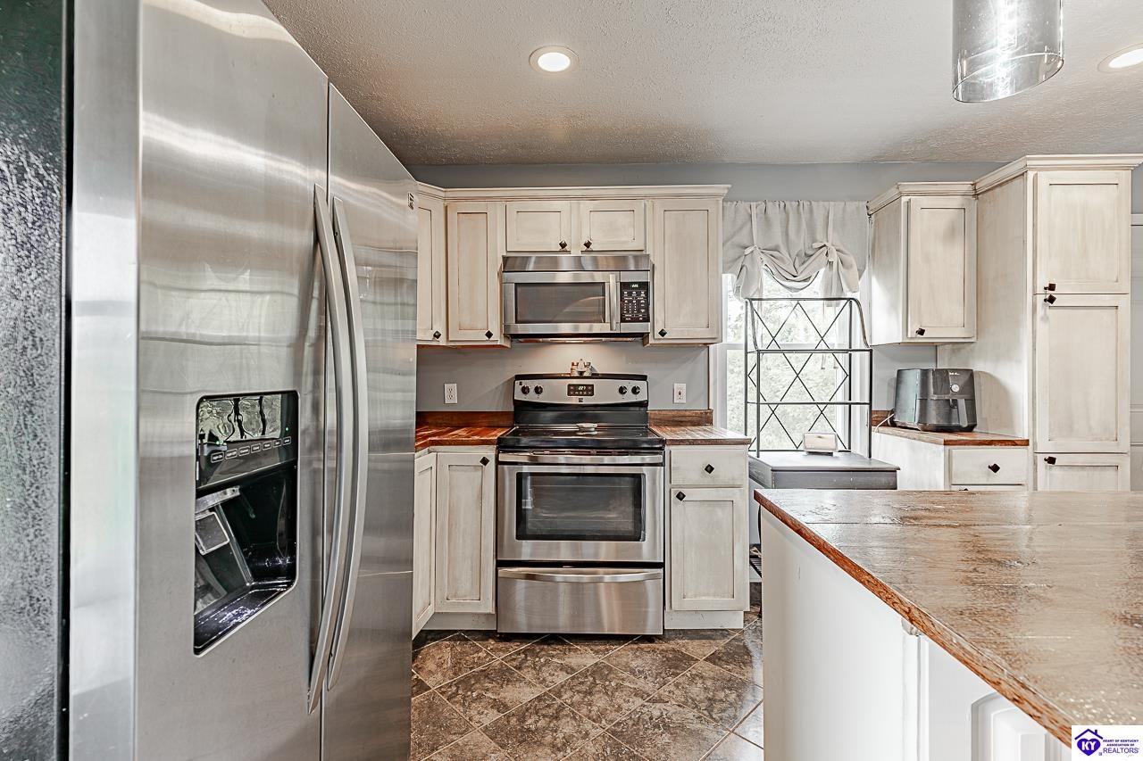 145 Nall Road Property Photo 12
