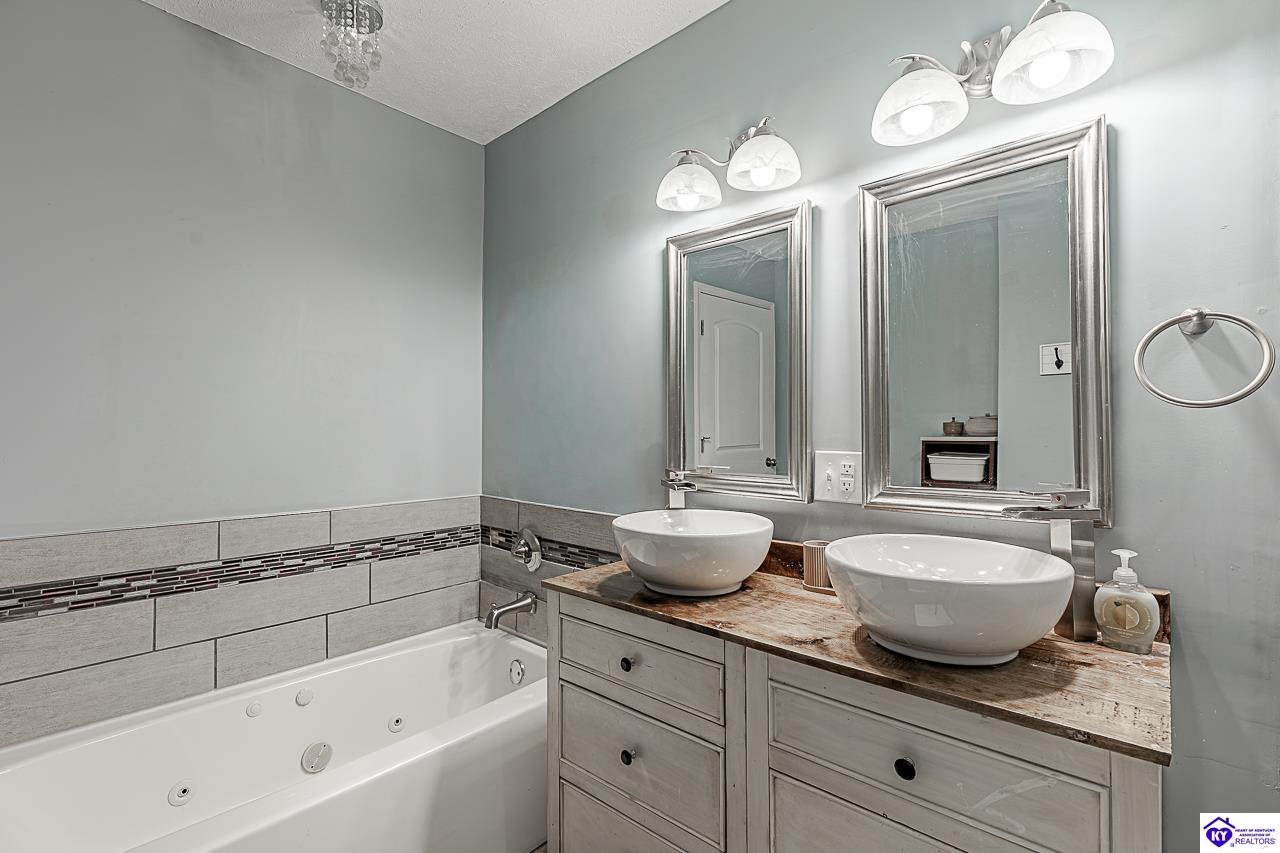 145 Nall Road Property Photo 24