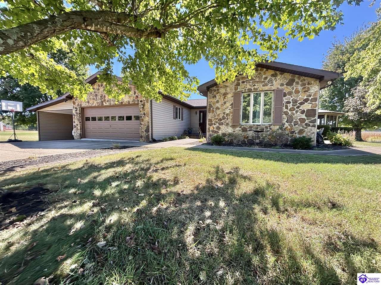 200 Westshore Drive Property Photo 1