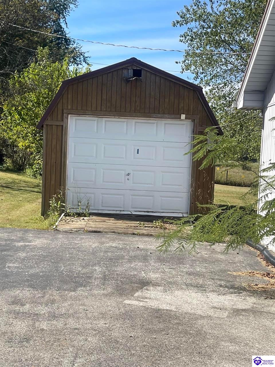 521 Glenview Drive Property Photo 3