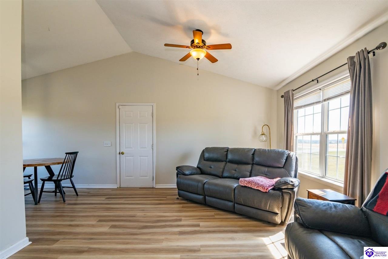 2712 Roundtop Road Property Photo 7