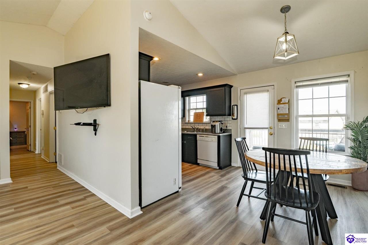 2712 Roundtop Road Property Photo 9