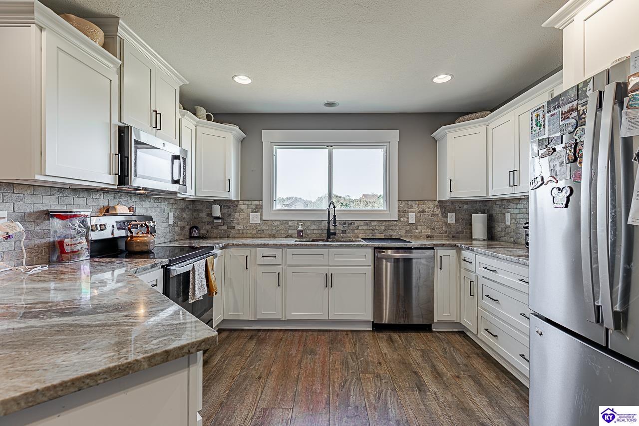 216 Elegance Way Property Photo 4