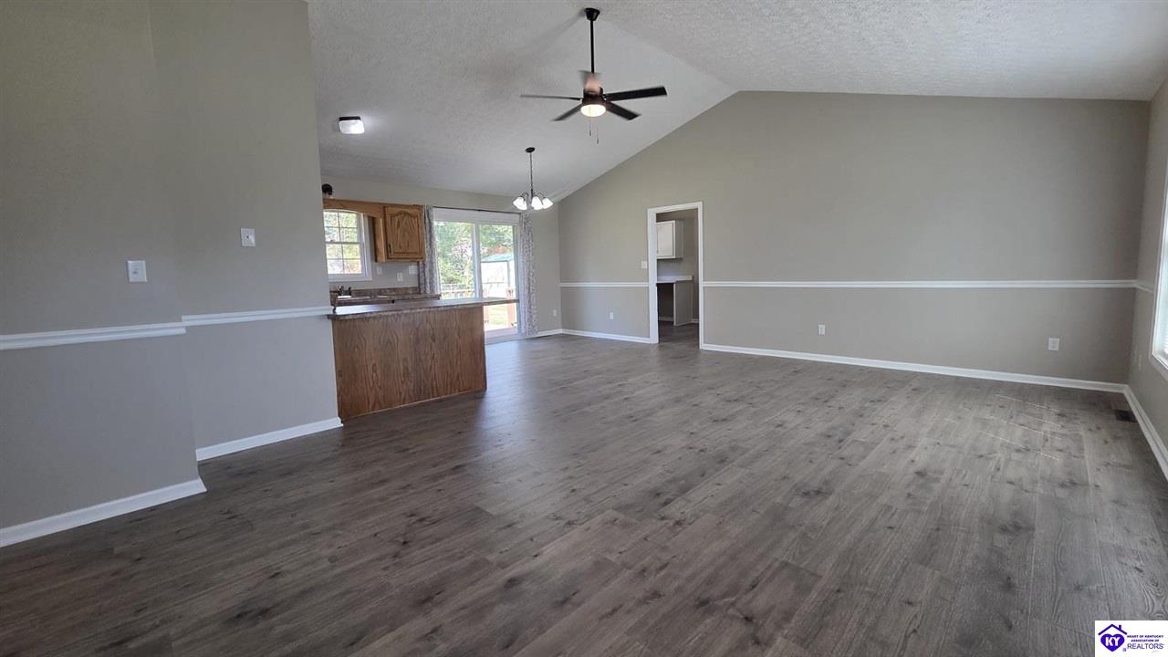 475 Meadow View Lane Property Photo 5