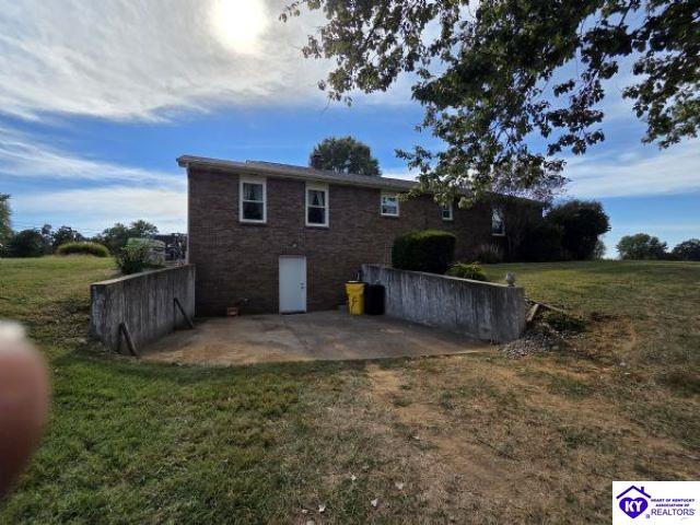 100 Oakwood Drive Property Photo 2