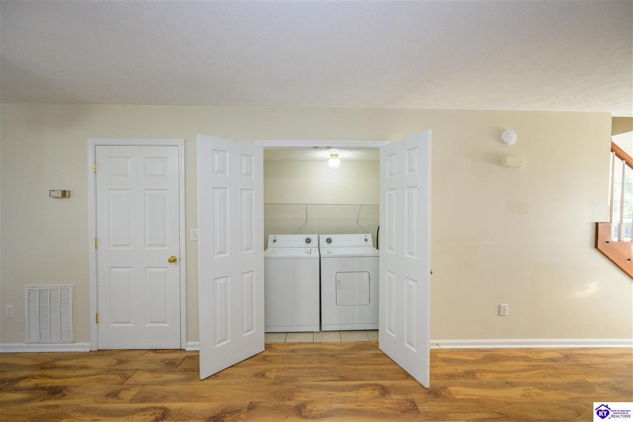 117 119 121 123 Poplar Circle Property Photo 8