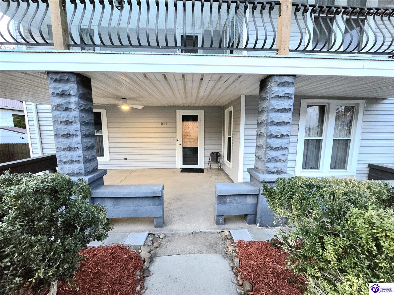 211 E Main Street Property Photo 6