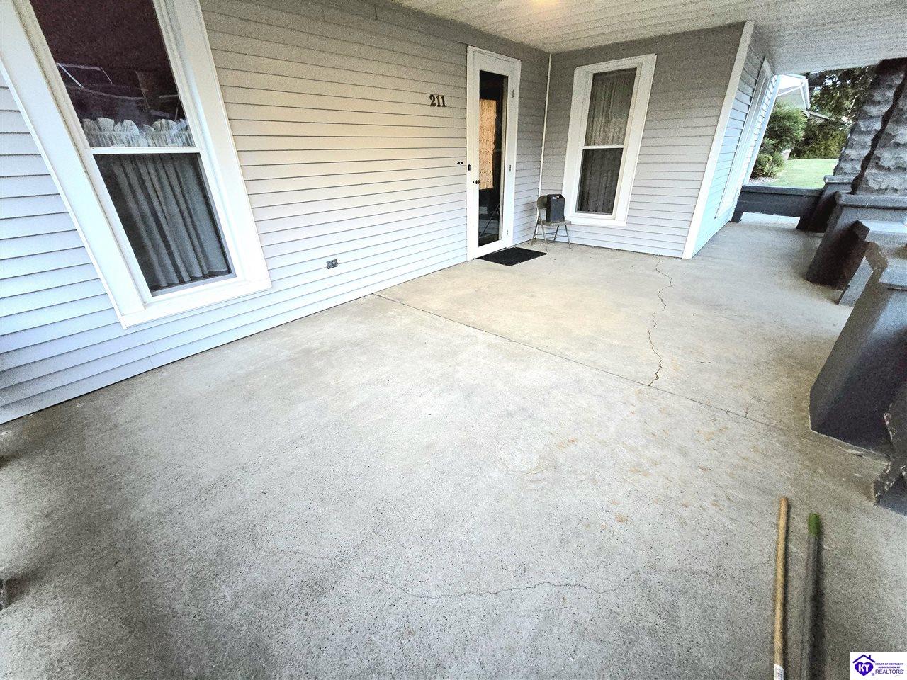 211 E Main Street Property Photo 8