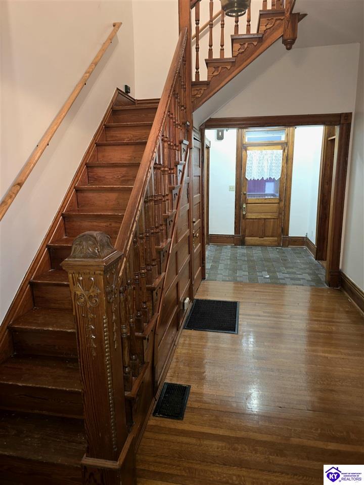 211 E Main Street Property Photo 9