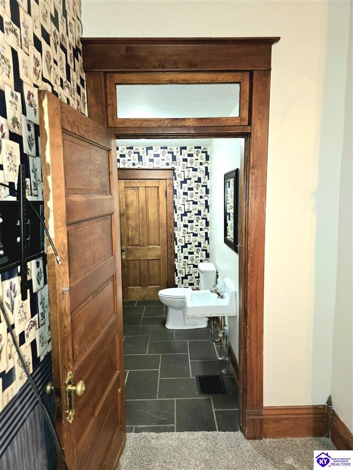 211 E Main Street Property Photo 19