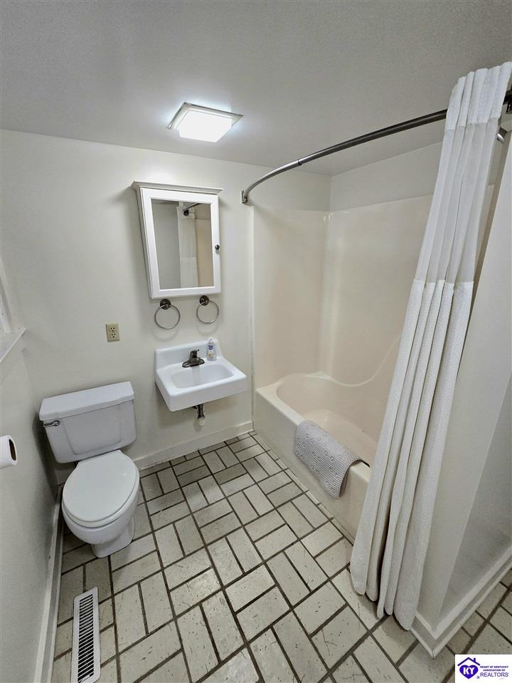 211 E Main Street Property Photo 43