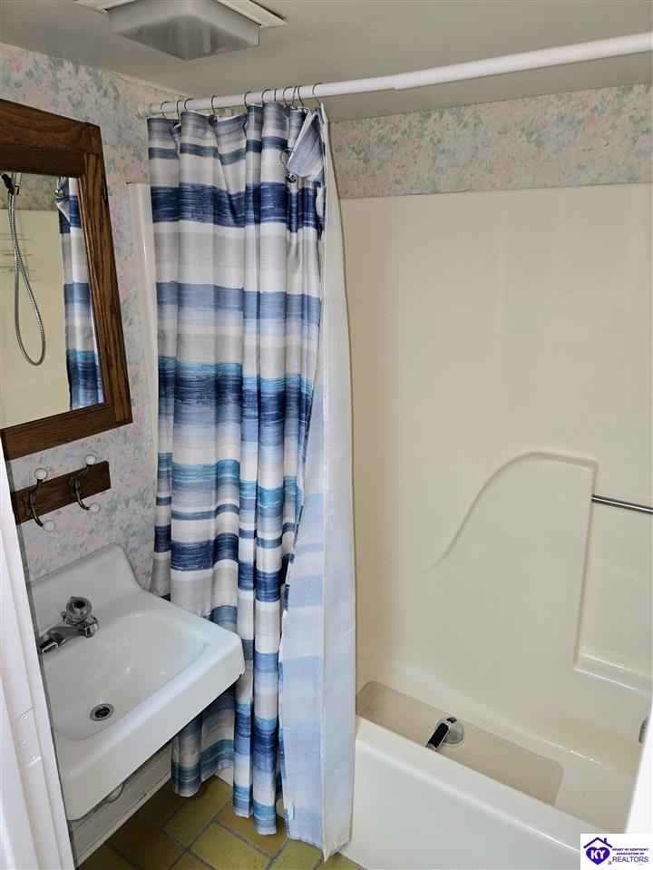 211 E Main Street Property Photo 46