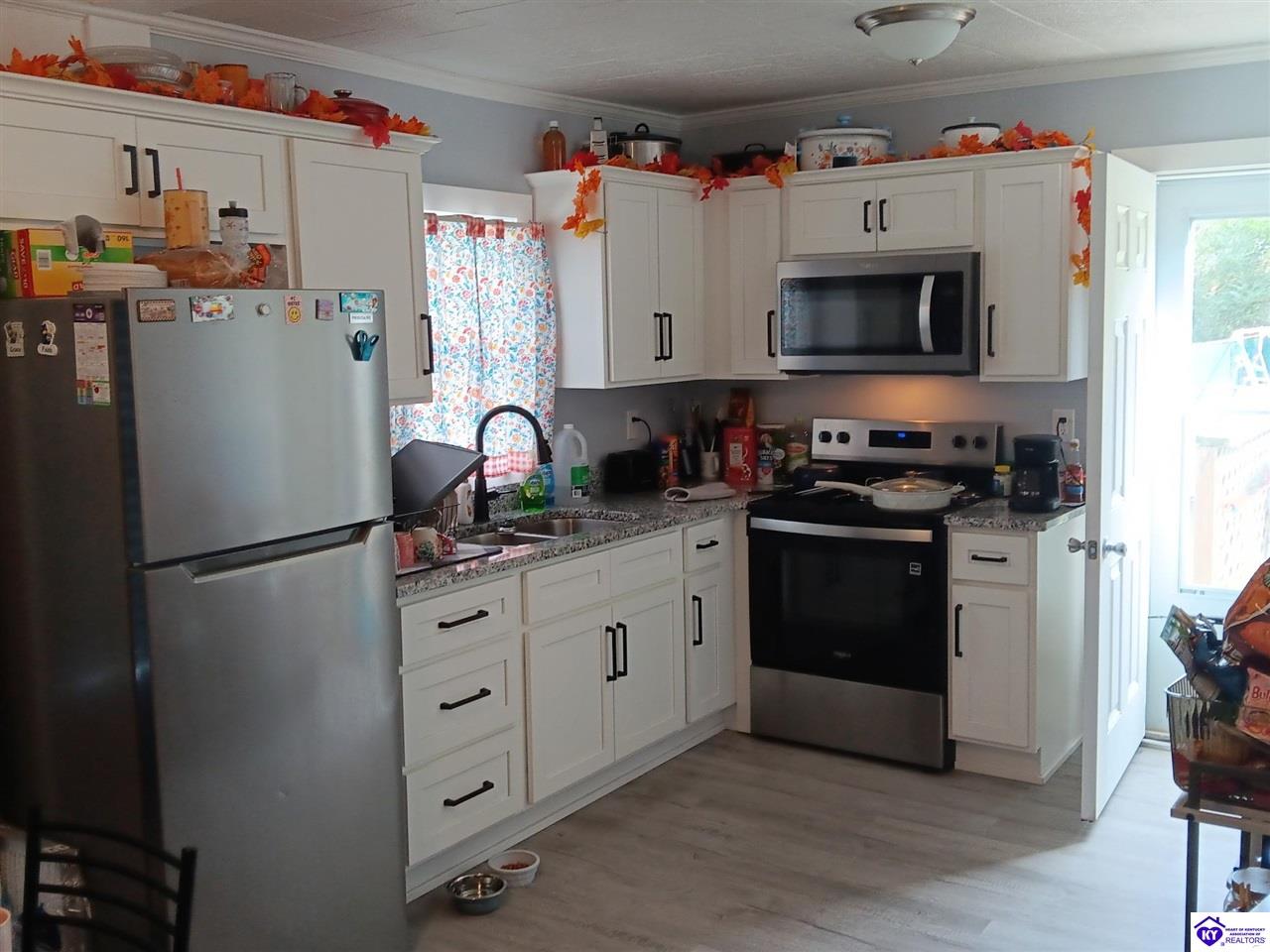 209 Green Street Property Photo 9