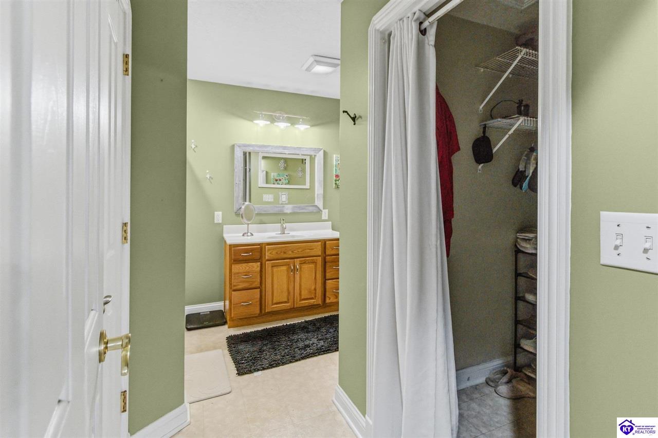 6634 Midway Road Property Photo 28