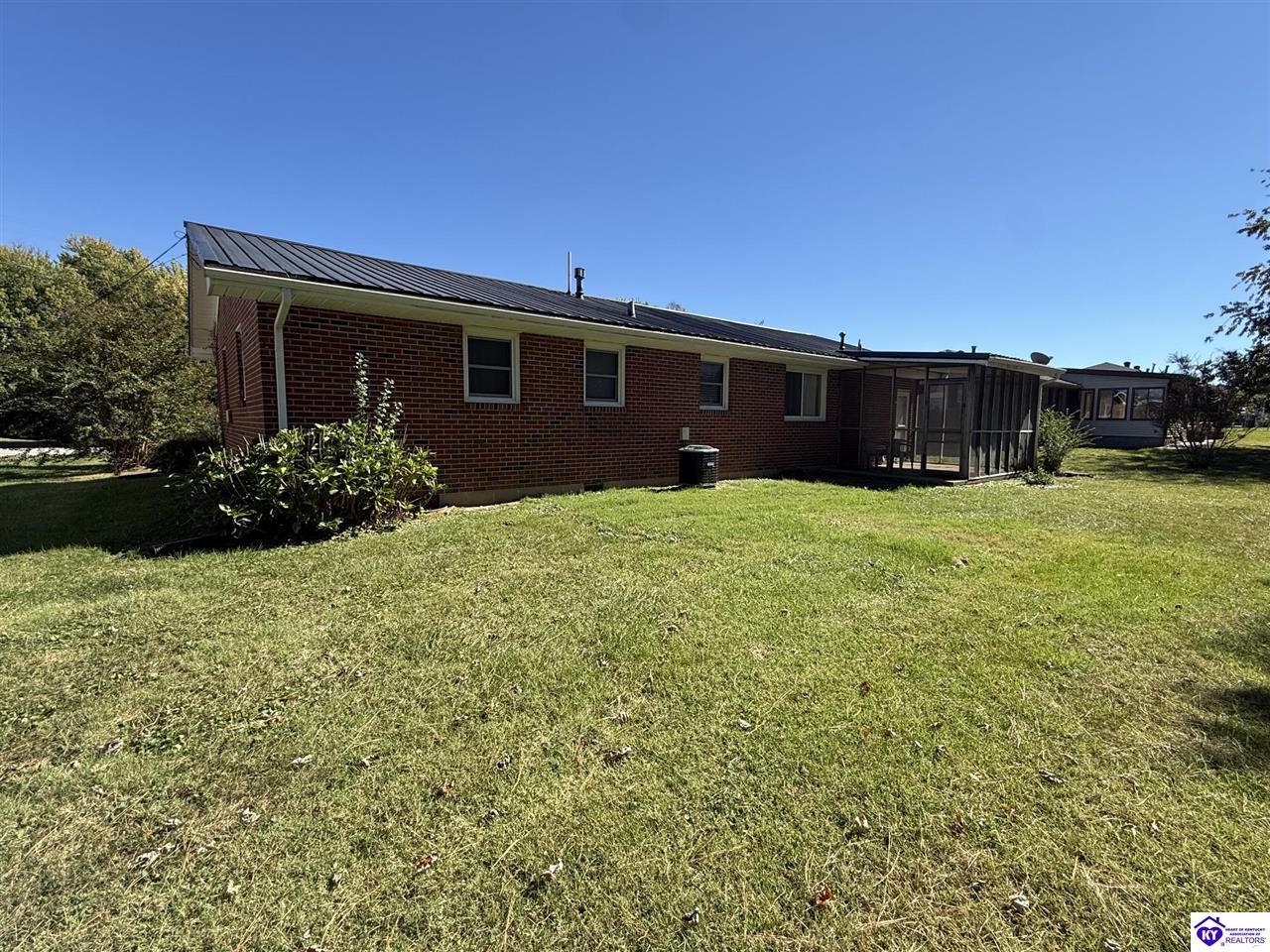 206 Sheridan Drive Property Photo 7