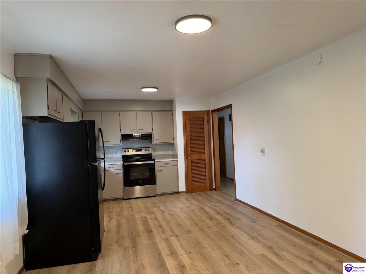 206 Sheridan Drive Property Photo 8