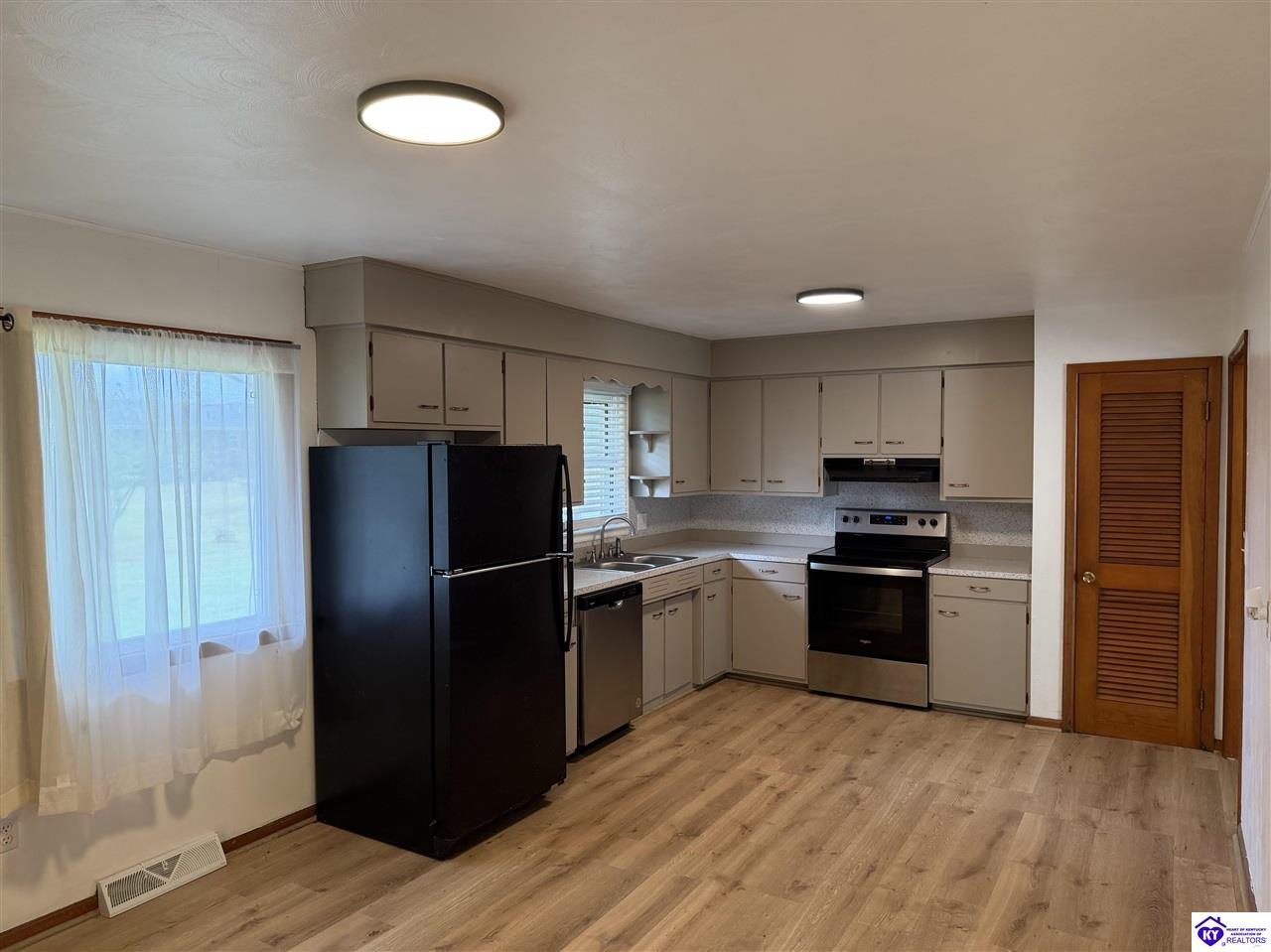 206 Sheridan Drive Property Photo 9