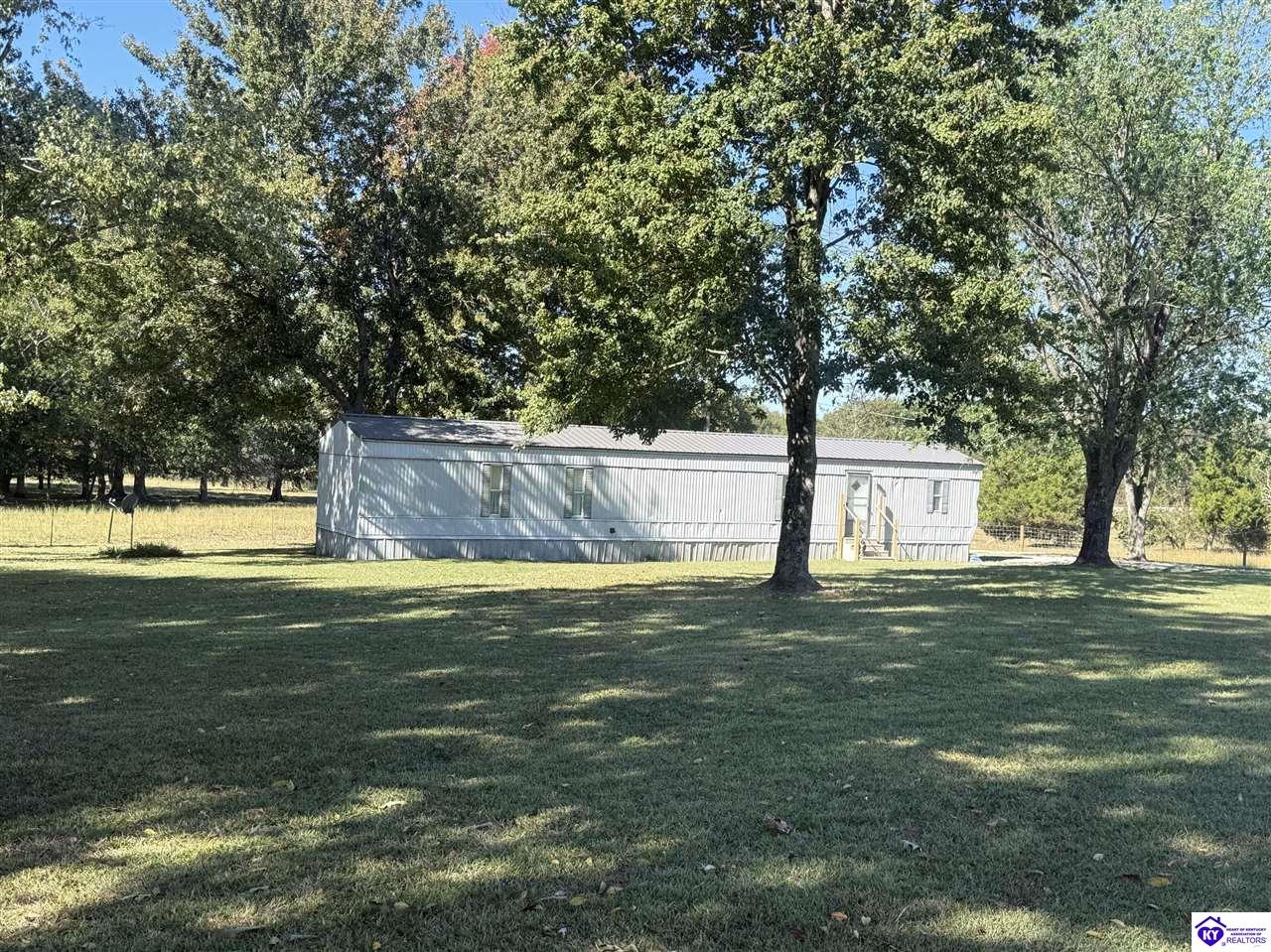 1733 Powell Road Property Photo 3