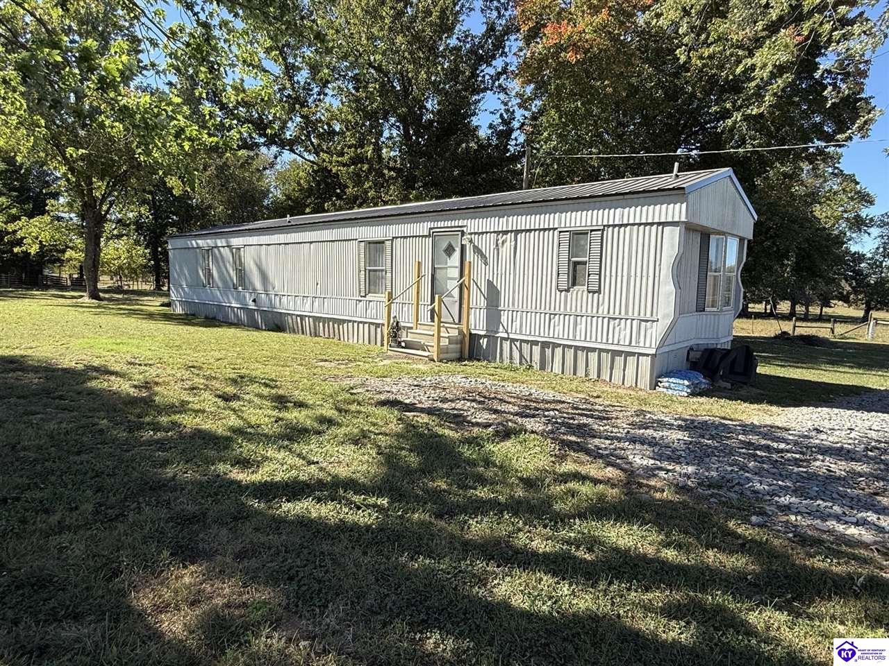 1733 Powell Road Property Photo 5