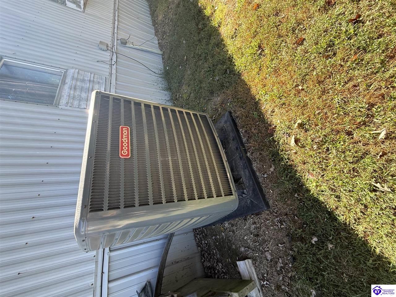 1733 Powell Road Property Photo 8