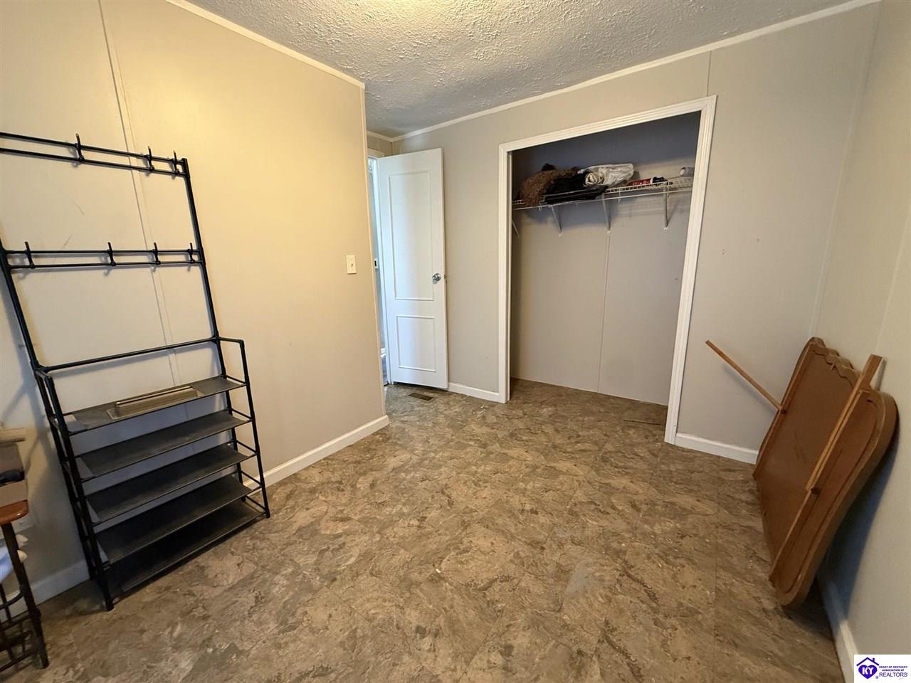 1733 Powell Road Property Photo 9