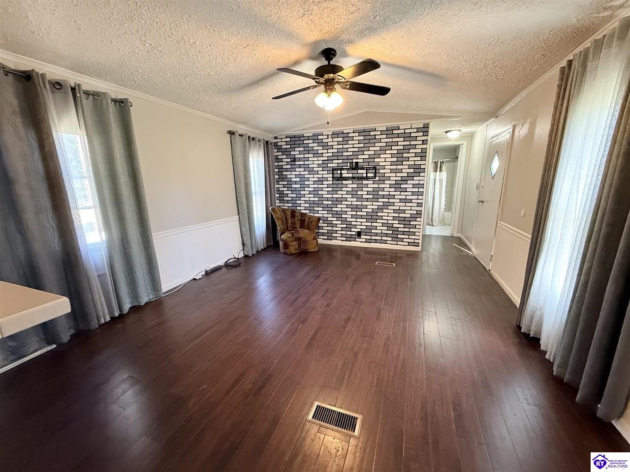 1733 Powell Road Property Photo 12
