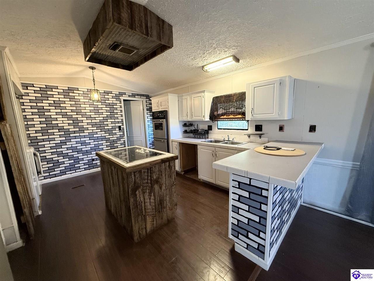 1733 Powell Road Property Photo 17